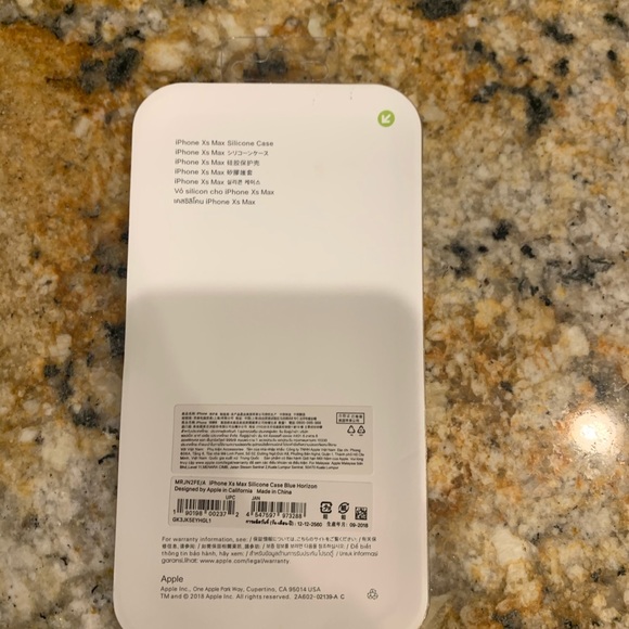 Blue iPhone XS Max silicone case - Picture 2 of 2